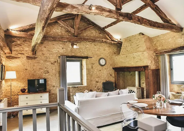 Semesterbostad Charming Mas With Medieval Church Views