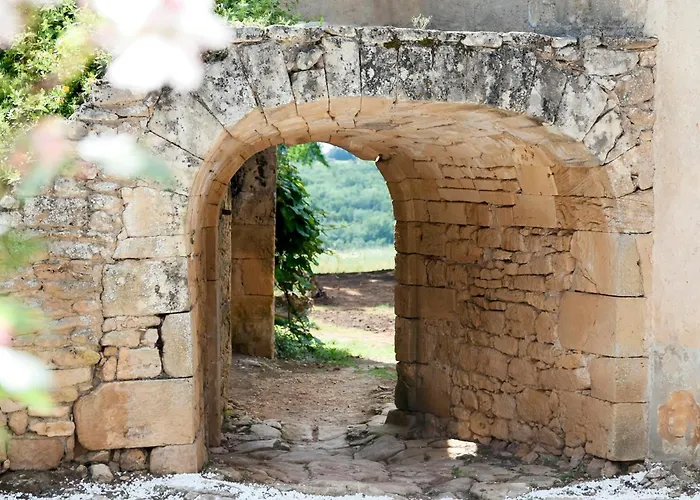 Charming Mas With Medieval Church Views Semesterbostad Sainte-Croix-de-Beaumont